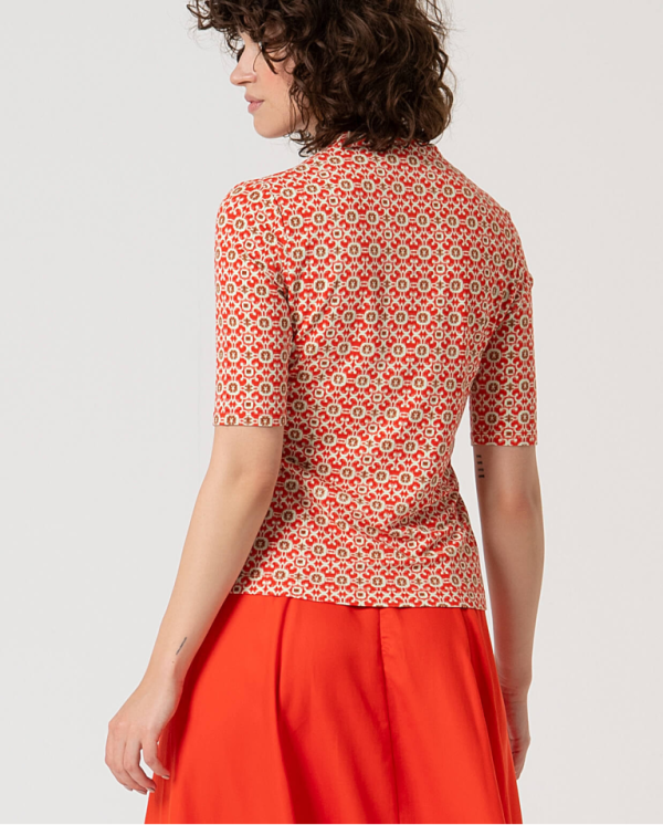 Camiseta estampada escote pico - Imagen 2