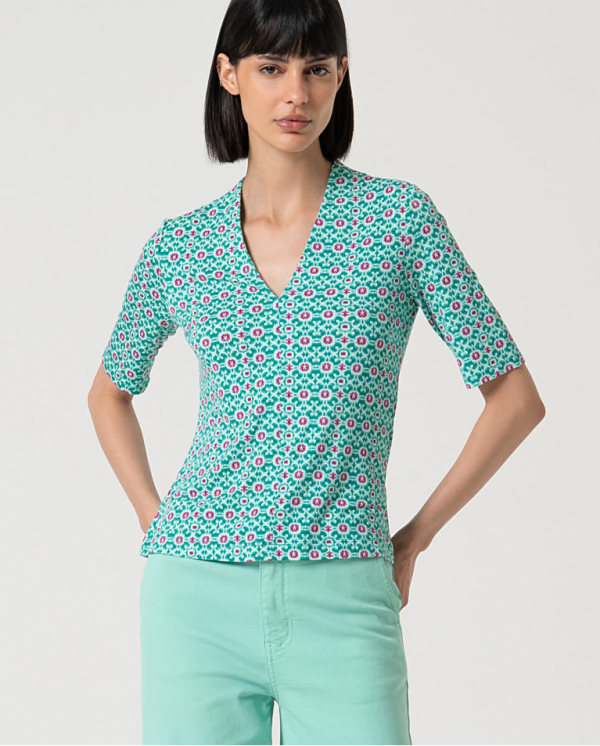 Camiseta estampada escote pico