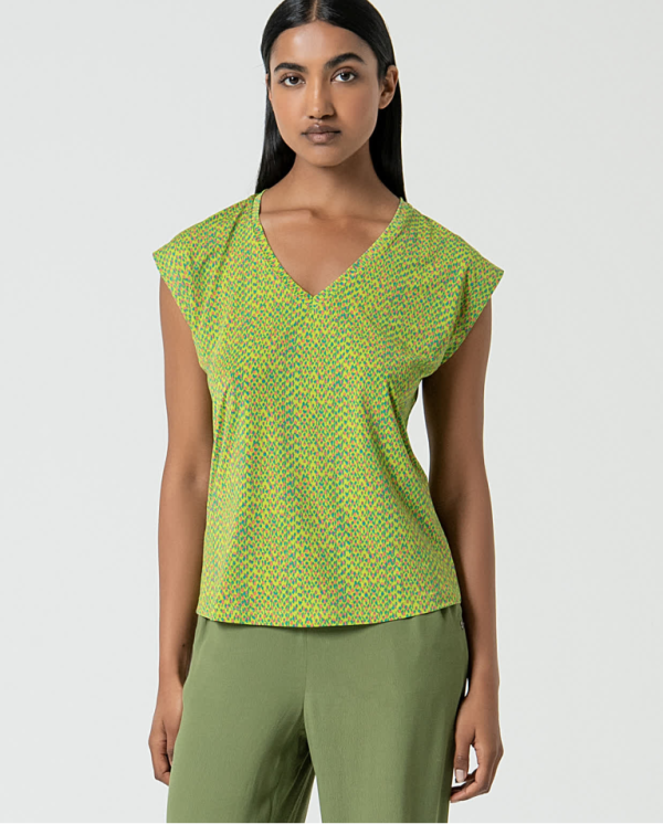 Camiseta estampada escote pico