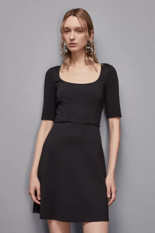 Mini vestido negro