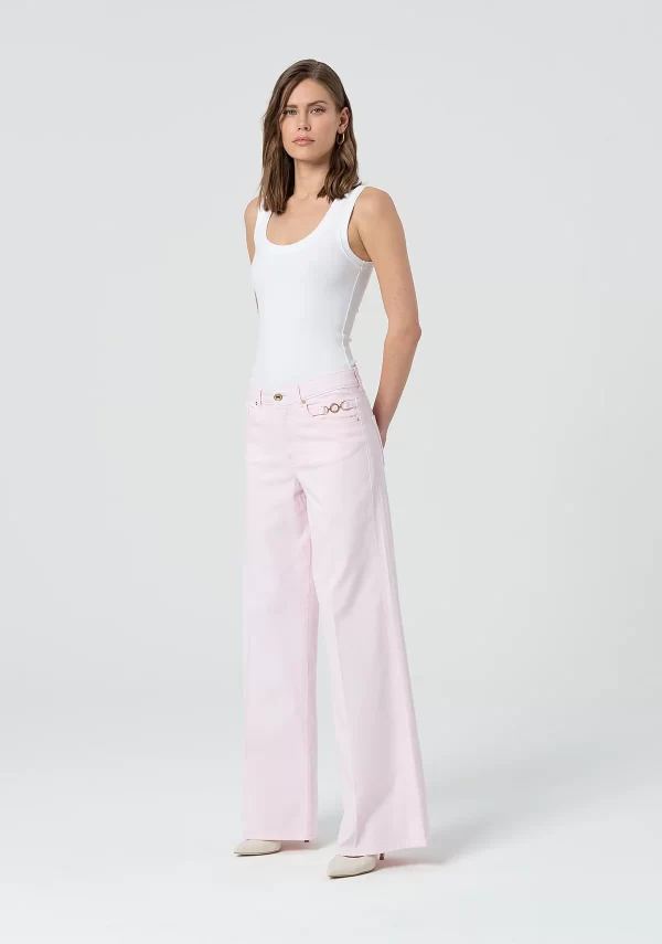 Pantalón flare con detalle en bolsillo
