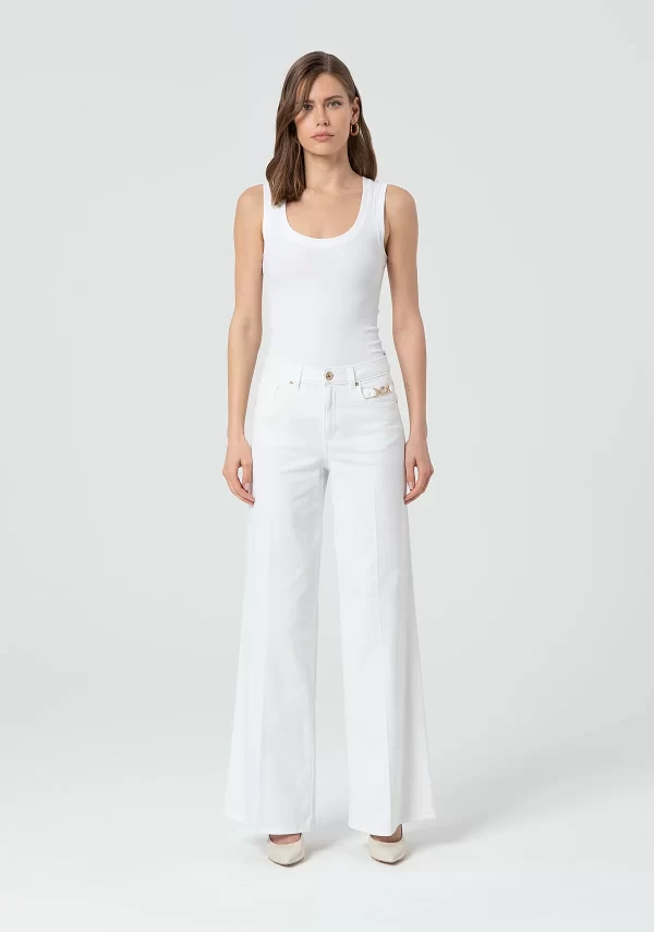 Pantalón flare con detalle en bolsillo - Imagen 2