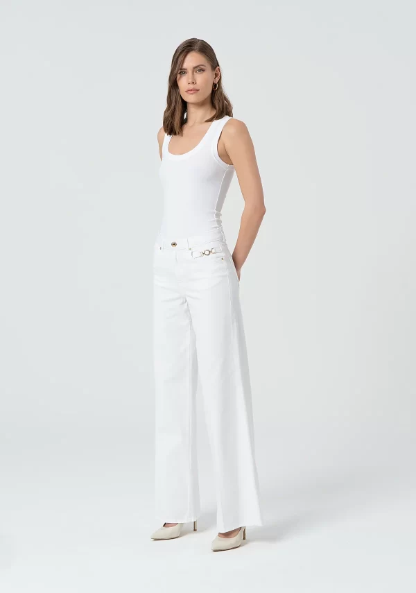 Pantalón flare con detalle en bolsillo - Imagen 3