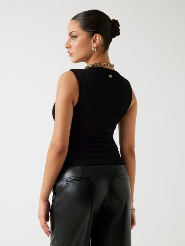 Top negro escote pico - Imagen 2